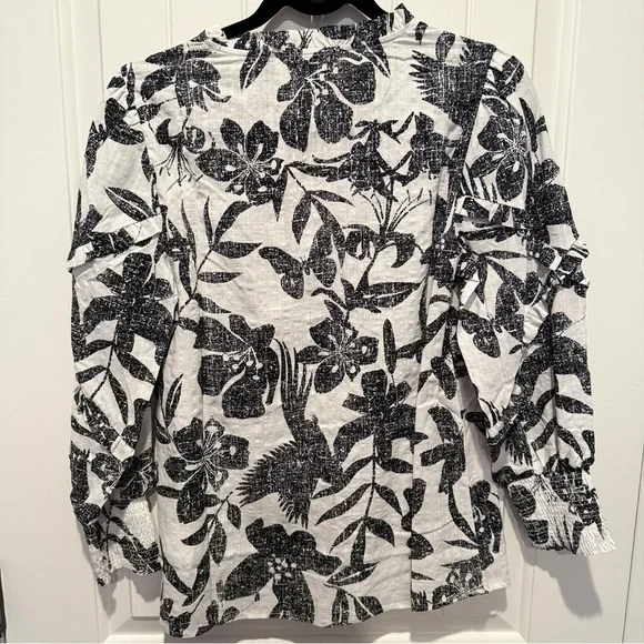 G by Giuliana Monochrome Floral Top with Ruffle Accents - Picture 6 of 8